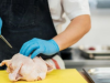 Contaminación bacteriana en el pollo y su riesgo para la salud humana